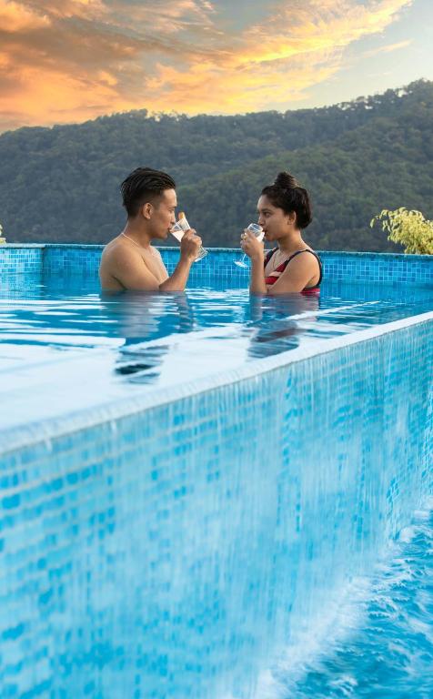Hồ bơi trong/gần Hotel Shaara