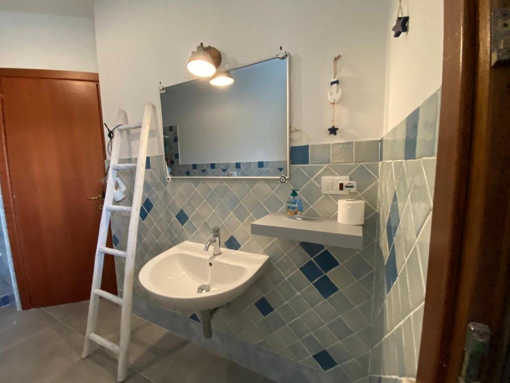 A bathroom at L'Ancora La Ciaccia