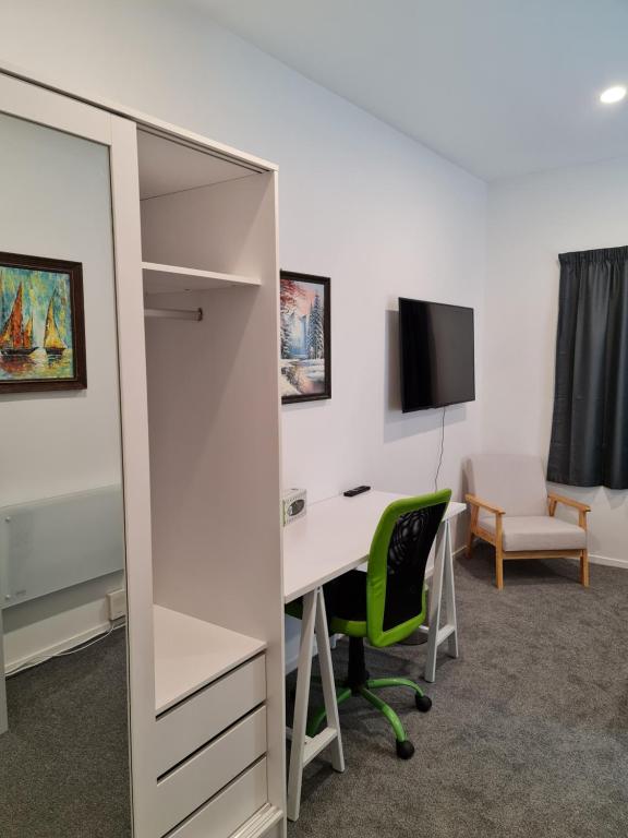 TV a/nebo společenská místnost v ubytování J&L Boarding Holiday House