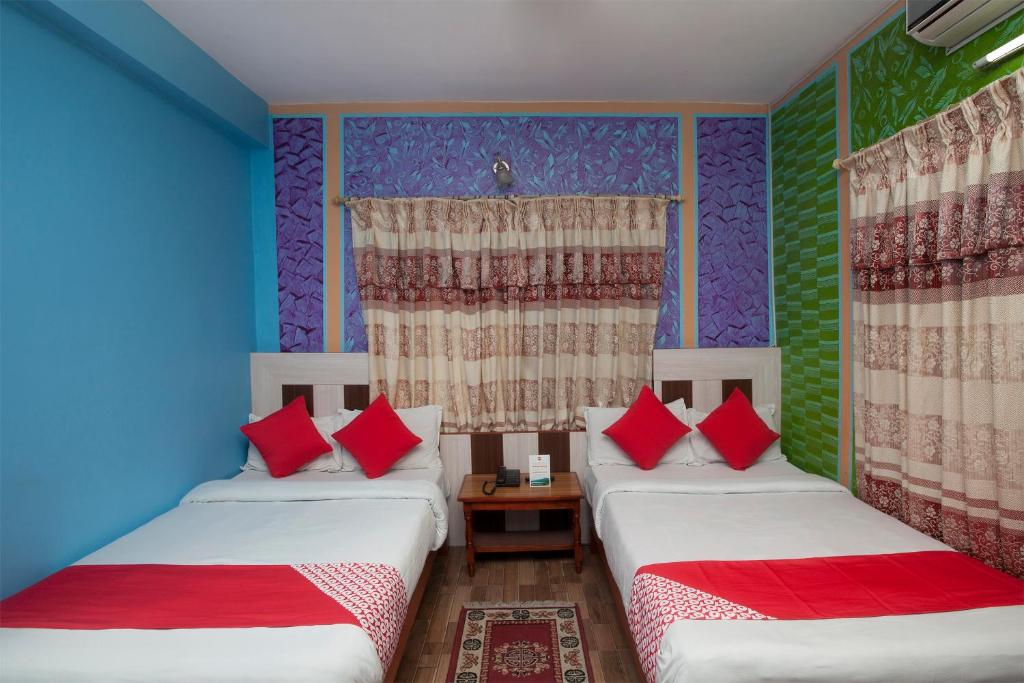 Rúm í herbergi á Hotel Middle Point Pvt Ltd