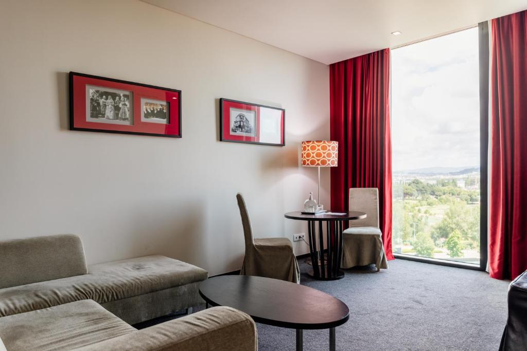 Uma área de estar em Axis Viana Business & SPA Hotel
