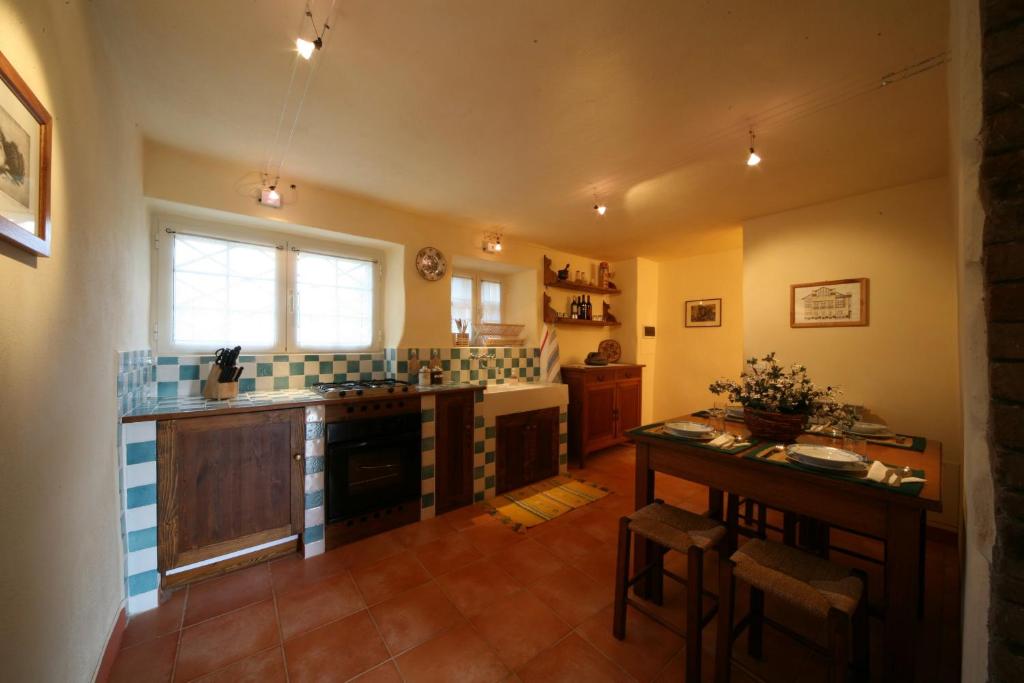Kuchyň nebo kuchyňský kout v ubytování Agriturismo Caiburroni