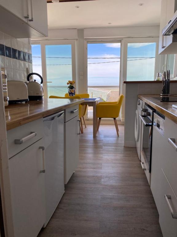 Kuchyň nebo kuchyňský kout v ubytování La tête Ault - Une expérience unique en bord de Mer