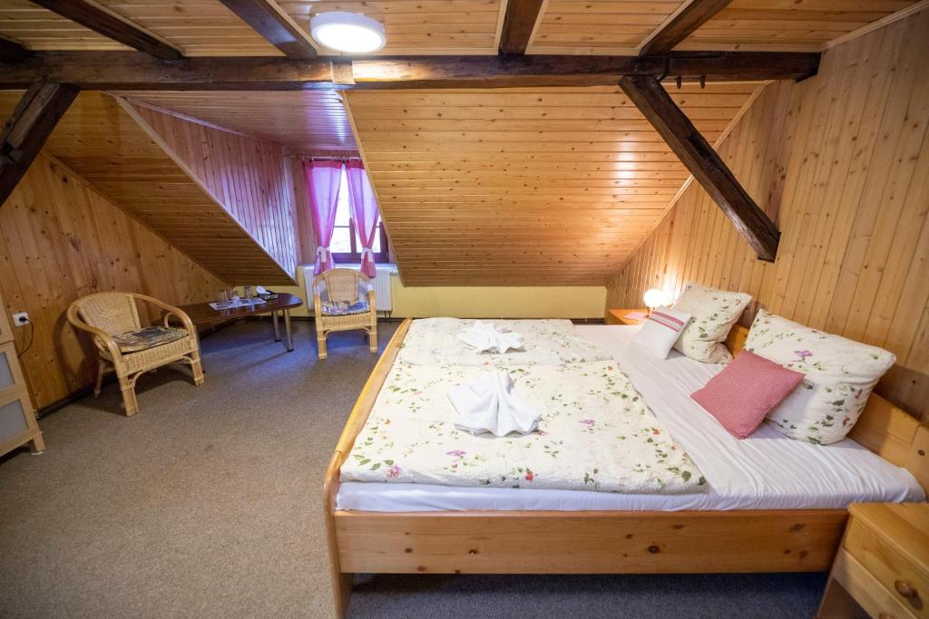 Posteľ alebo postele v izbe v ubytovaní Penzion Stonozka