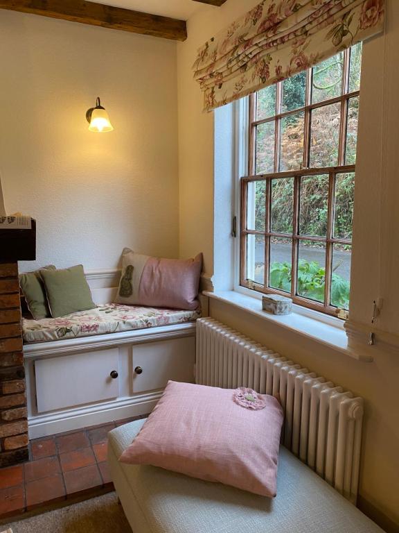 a window seat in a room with a bench in front of it at Rock View Cottage, 2 bedrooms near Alton Towers in Alton