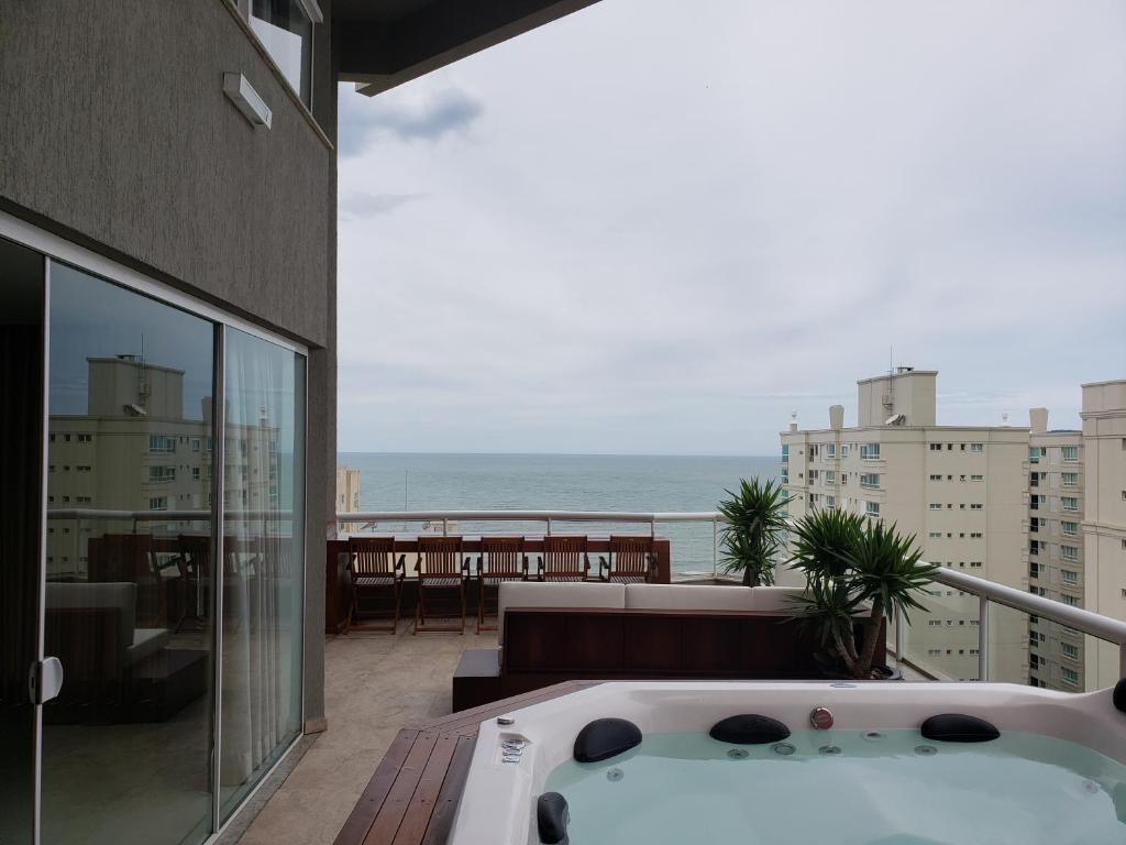  Cobertura Duplex Vista Total Mar com 5 Suítes-SPA