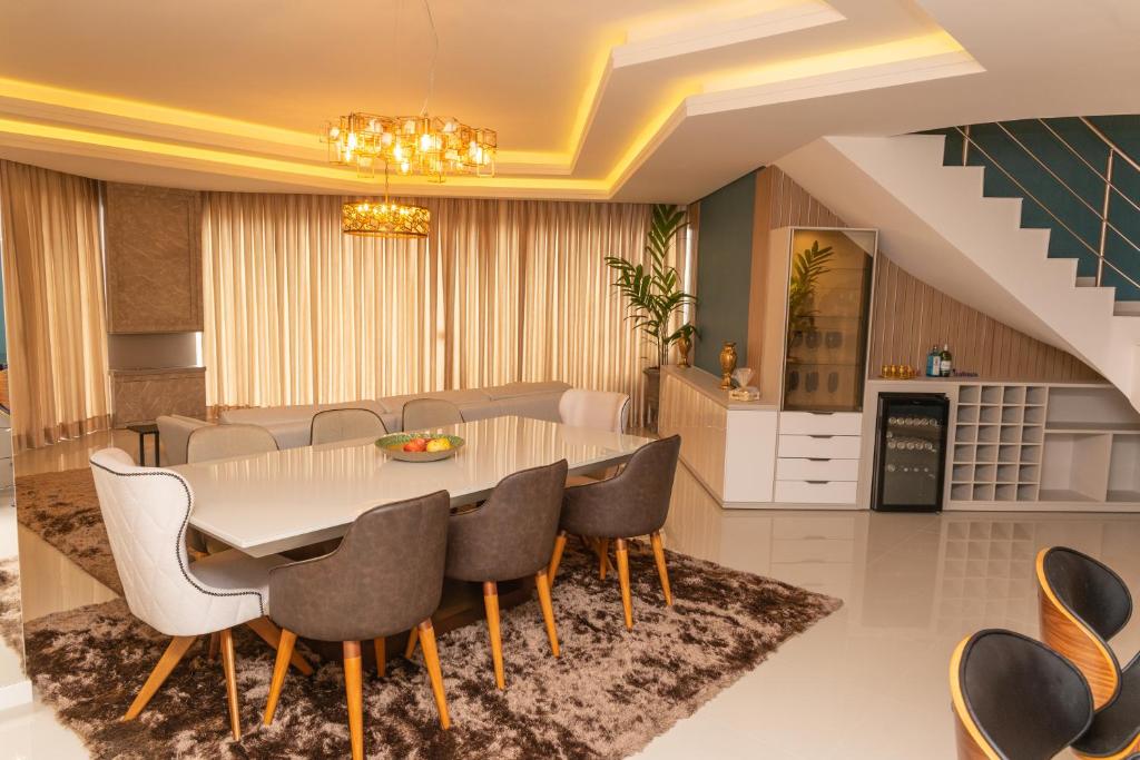  Cobertura Duplex Vista Total Mar com 5 Suítes-SPA