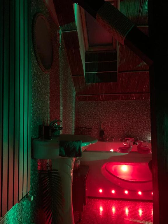 Fotografia z galérie ubytovania Apartament z JACUZZI dla DWOJGA przy PROMENADZIE v destinácii Ełk