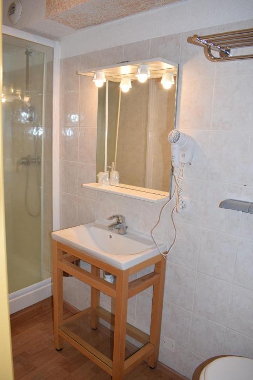Salle de bains dans l'établissement Résidence Bardon-Perry