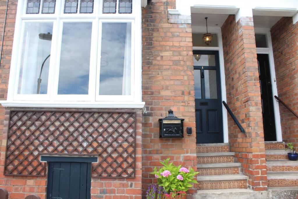Luxury townhouse in town centre, views, river walk - Maison De Deux Chambres
