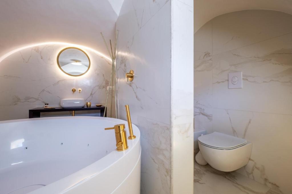 Koupelna v ubytování La Bella Ostuni Suites
