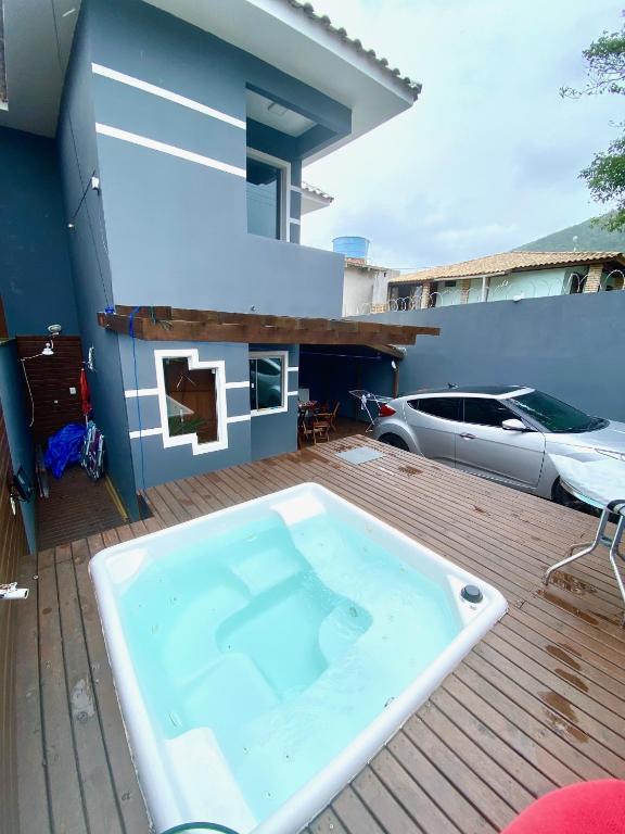  SOBRADO COM JACUZZI
