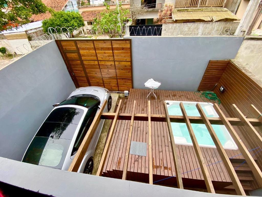 SOBRADO COM JACUZZI