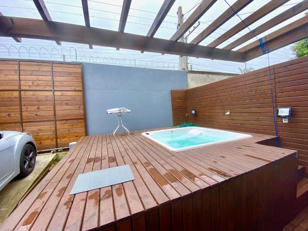  SOBRADO COM JACUZZI