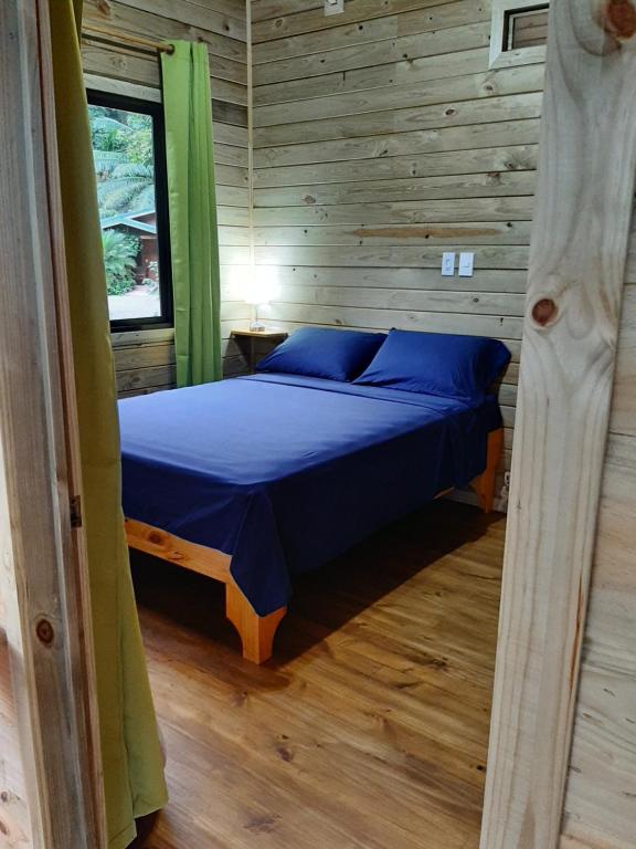 Postel nebo postele na pokoji v ubytování Forest Lodge