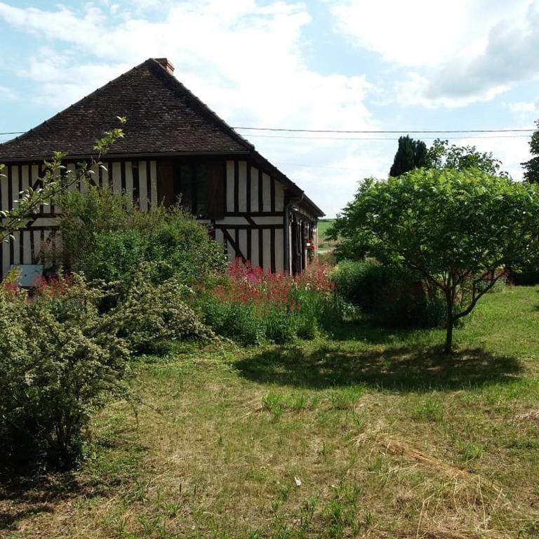 an old house with a tree in front of it at VILLA DEL PARCO in Mesnil-la-Comtesse