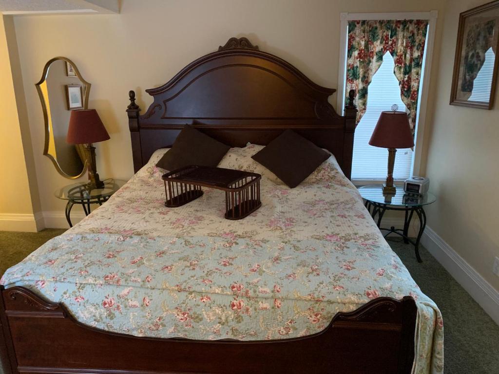 Emerald Necklace Inn Bed and Breakfast - 