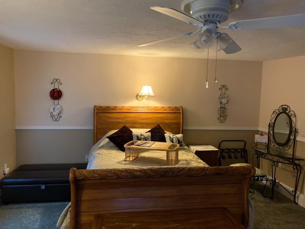 Emerald Necklace Inn Bed and Breakfast - 