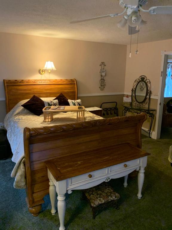 Emerald Necklace Inn Bed and Breakfast - Chambre Reine