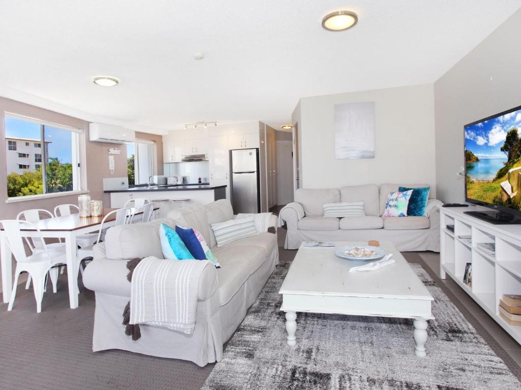 Kuchyň nebo kuchyňský kout v ubytování 3 bedroom unit with views of Marina, close to beach