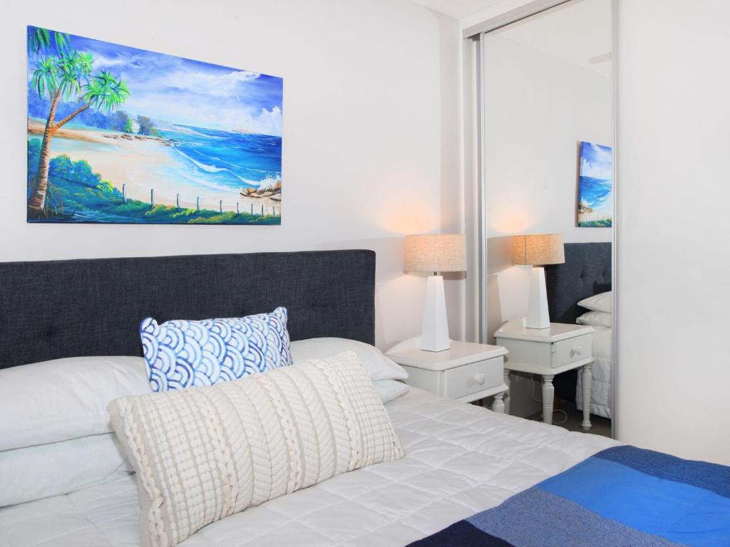 Posezení v ubytování 3 bedroom unit with views of Marina, close to beach