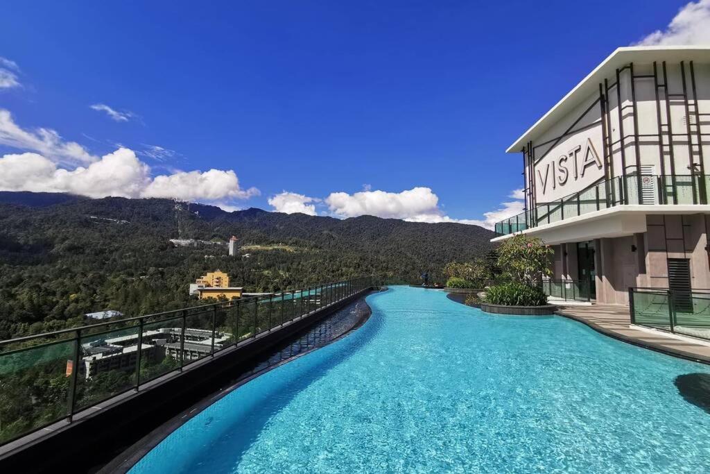 Swimming pool sa o malapit sa [DW LH] Vista Residence de Wonderland 1009 Genting Highlands