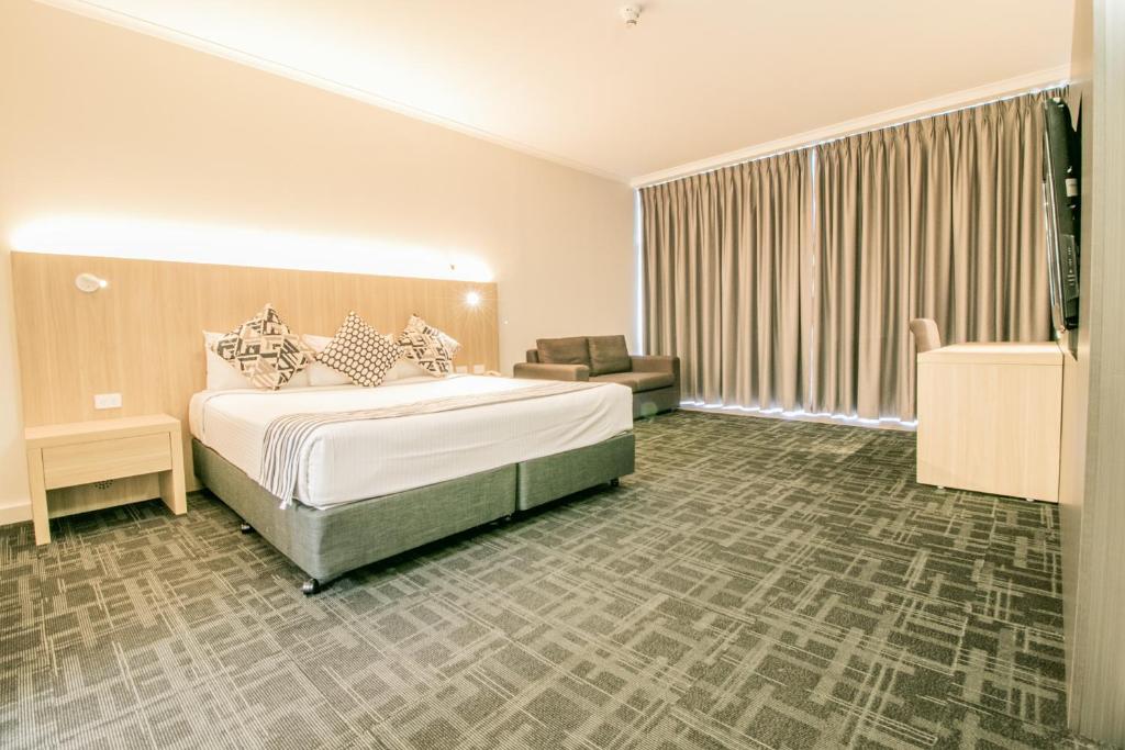 Voodi või voodid majutusasutuse Absolute Beachfront Opal Cove Resort toas