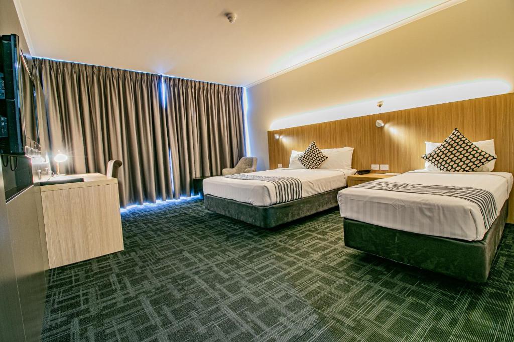 Voodi või voodid majutusasutuse Absolute Beachfront Opal Cove Resort toas