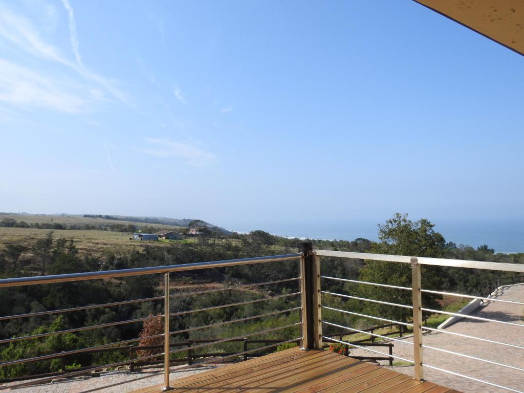 una vista desde la terraza de una casa en Mosselbos Self Catering, en Groot Brak Rivier