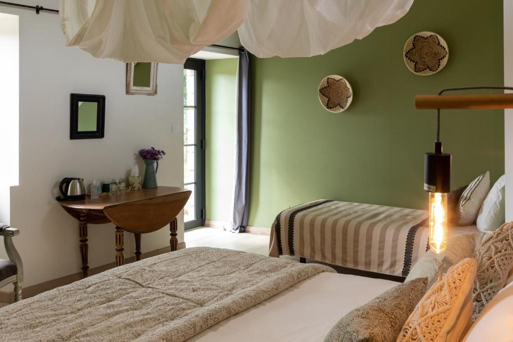 Postel nebo postele na pokoji v ubytování Domaine du Kelenn, Maison d'hôtes de charme avec piscine
