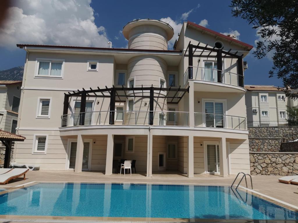 Swimmingpoolen hos eller tæt på Villa Karmele