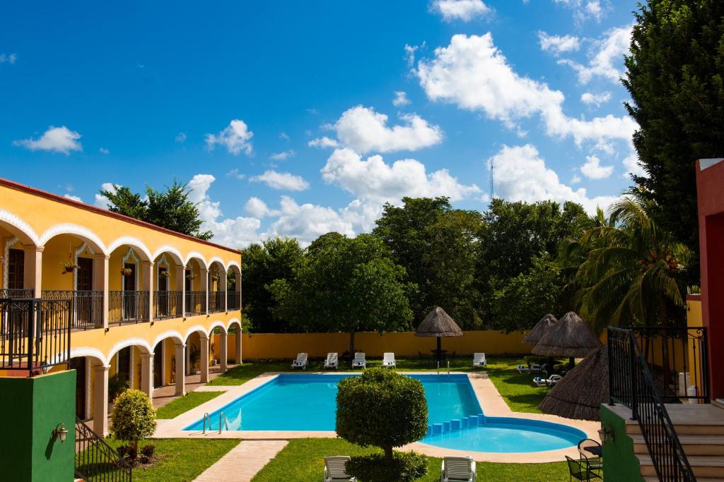 Bazén v ubytování Hotel Tuul nebo v jeho okolí