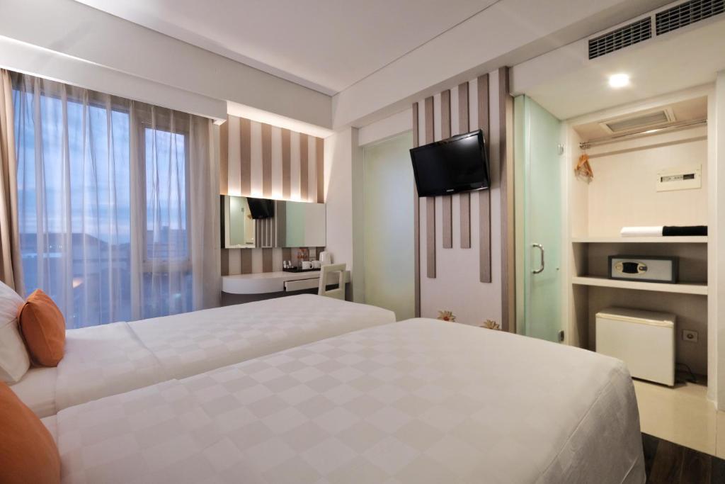 Tempat tidur dalam kamar di All Nite & Day Hotel Yogjakarta - Gejayan