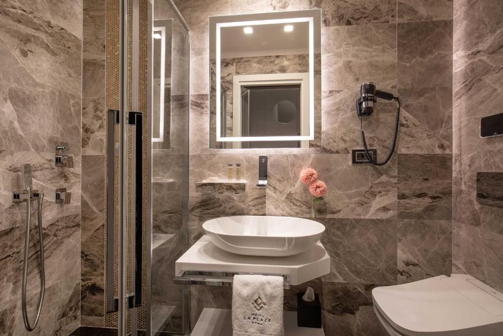 Hotel La Place Roma - Resim 25