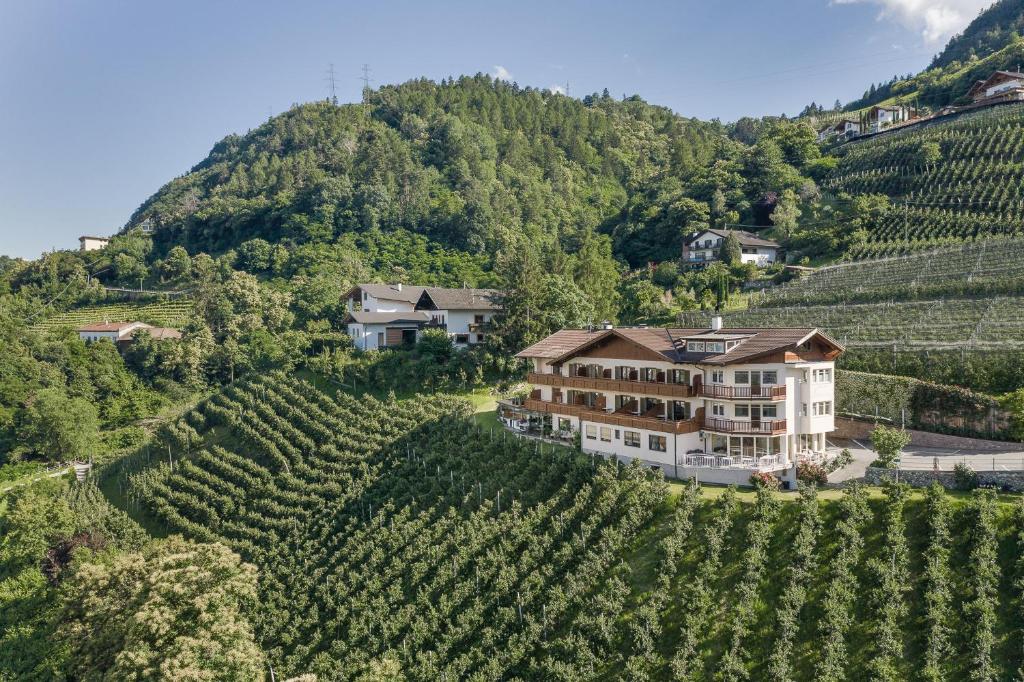 Gallery image of Panorama Hotel Garni Bühlerhof in Lana