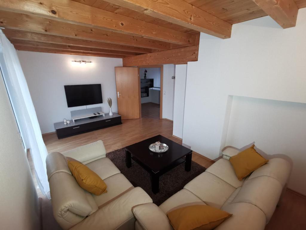 a living room with a couch and a table at Ferienwohnung Ela in Reutte