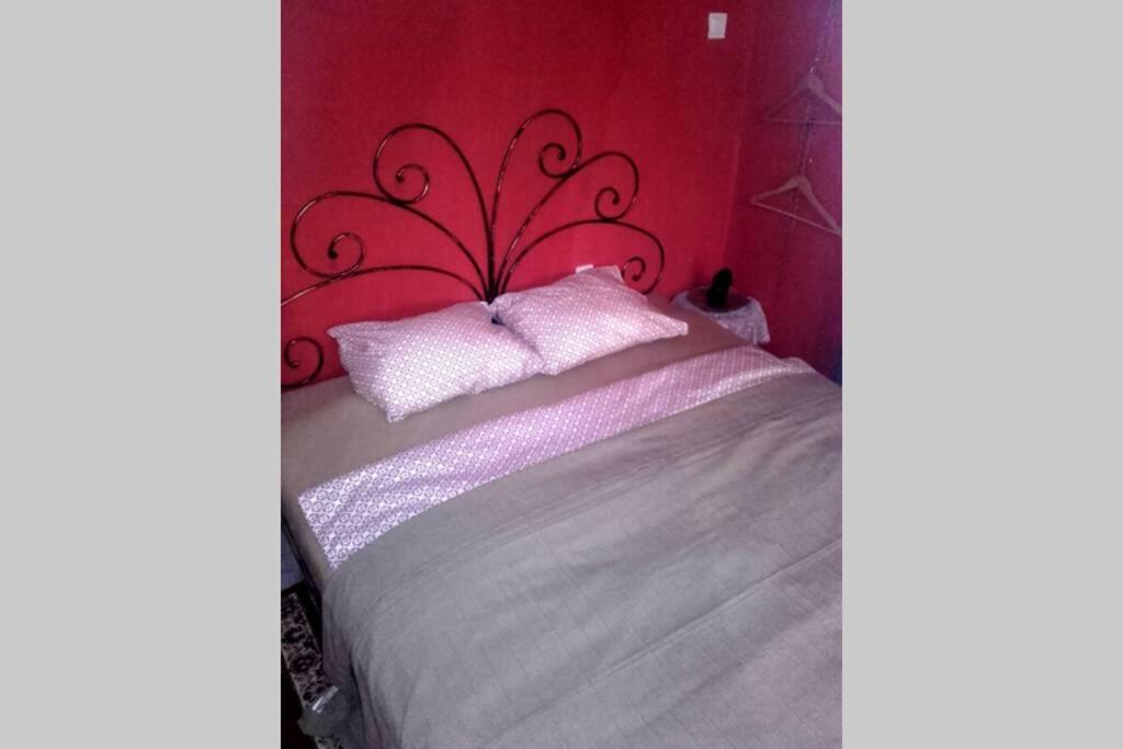 Posteľ alebo postele v izbe v ubytovaní Romantic Studio Apartment in the heart of the city
