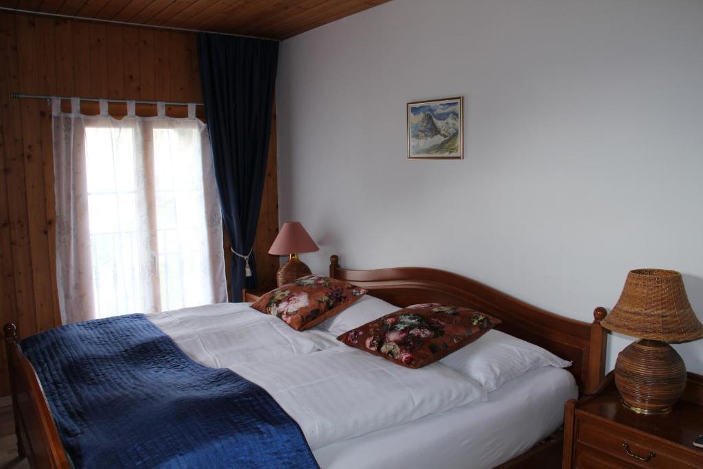 Postel nebo postele na pokoji v ubytování Historic Hotel Steinbock