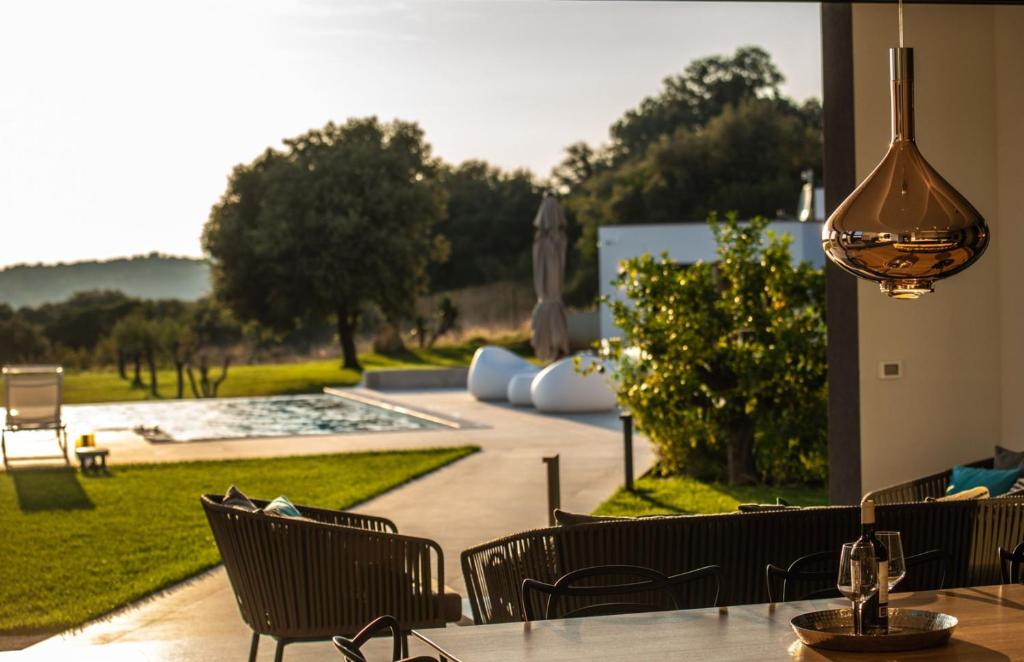 Vonkajšia záhrada v ubytovaní Luxury Villa Deluxe Pula with private pool in Pula - Istria