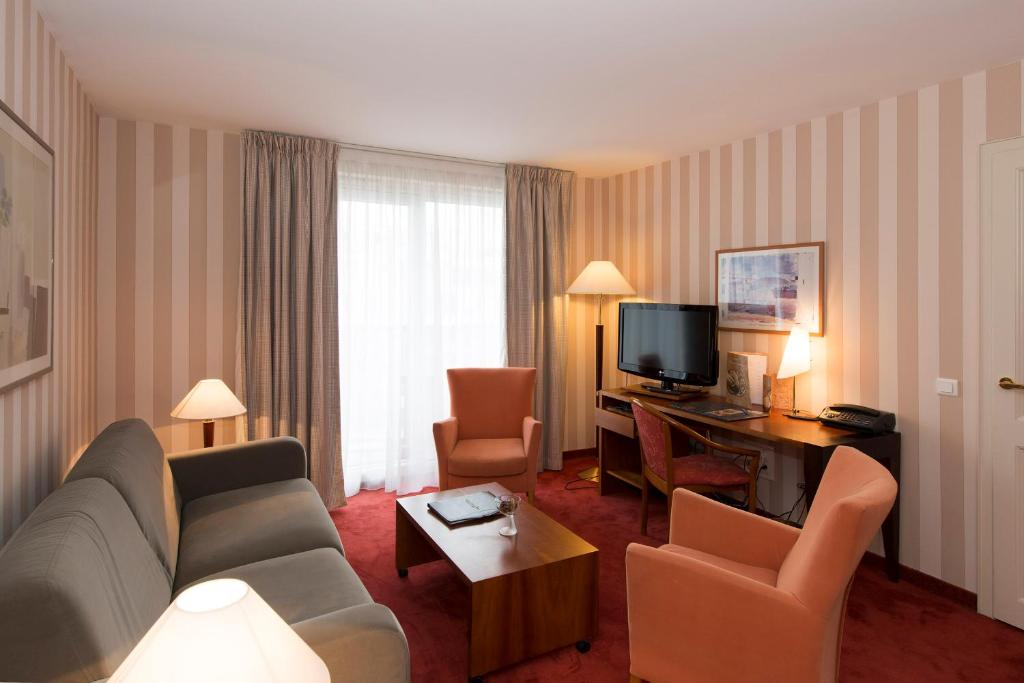 
Deluxe Apartment with Balcony
