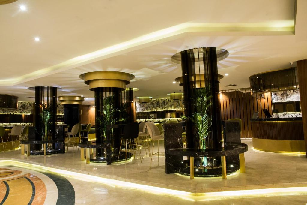 Vstupní hala nebo recepce v ubytování Pyramisa Suites Hotel Cairo