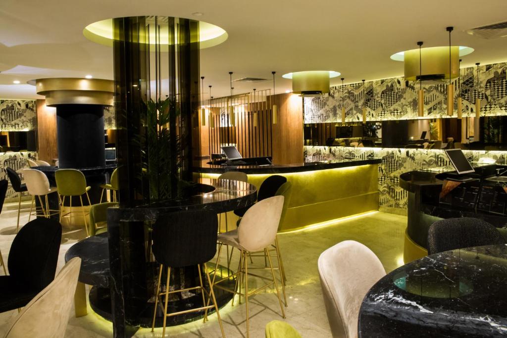 Posezení v ubytování Pyramisa Suites Hotel Cairo