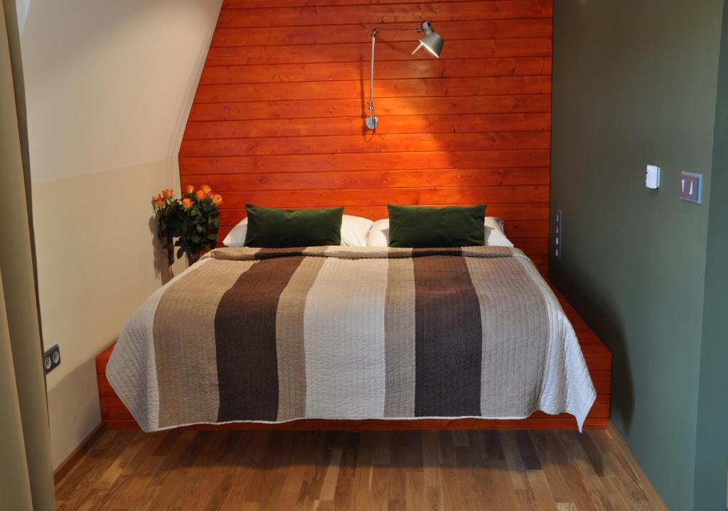 Postel nebo postele na pokoji v ubytování Hotel Kokořín