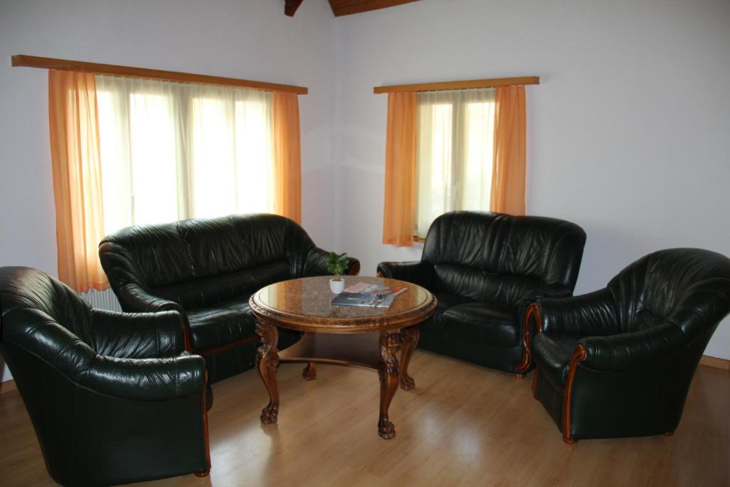 Historic Hotel Steinbock - Two-Bedroom Apartment With Church View