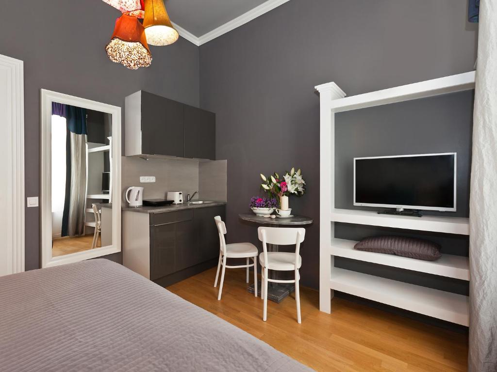 Royal Prague City Apartments - Deluxe Studio (2 Adults)