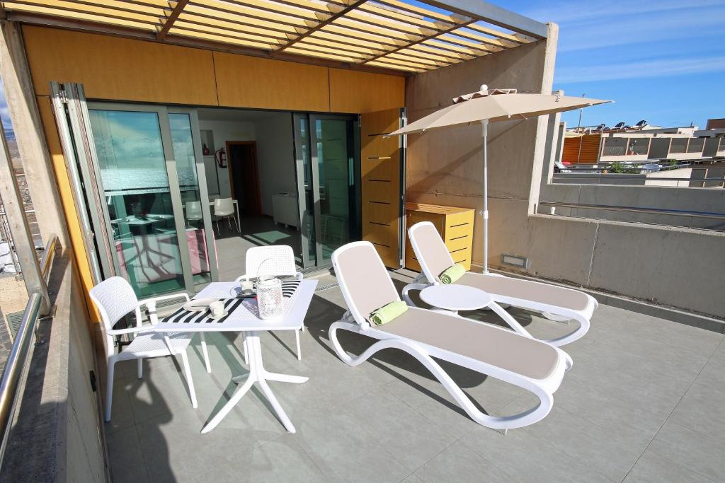 Balkón alebo terasa v ubytovaní LOS BALOS 30 by RENTMEDANO top level, spectacular ocean views, parking, wifi