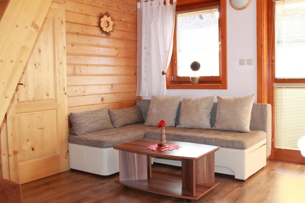 Drevenica Trnovec - Apartment With Balcony