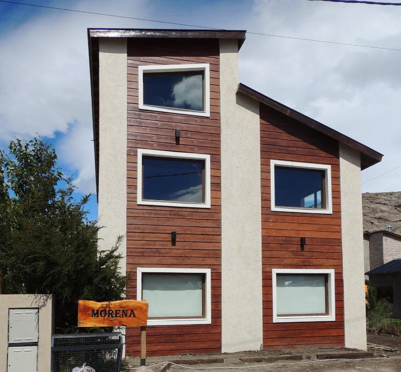 エル・チャルテンにあるMorena Apartの前に看板がある建物