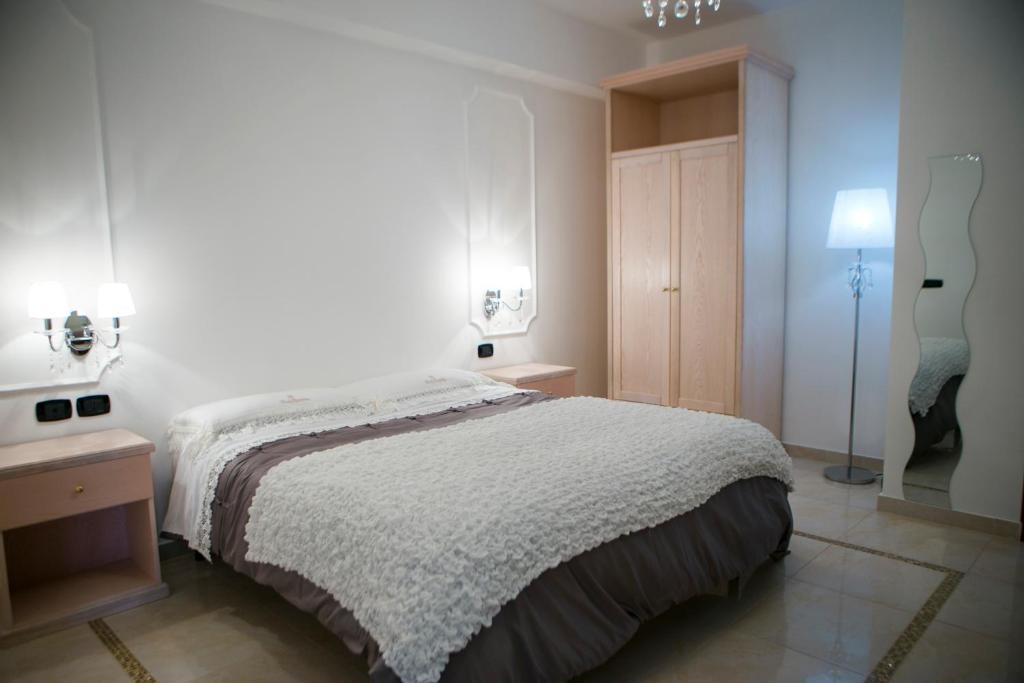Postel nebo postele na pokoji v ubytování Hotel Miramare