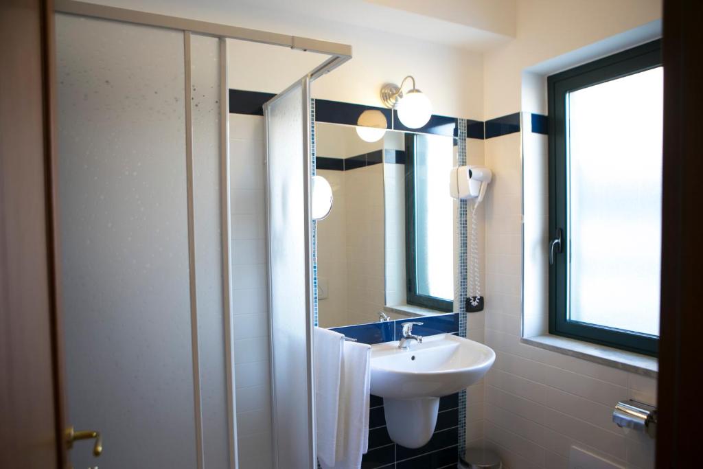 Koupelna v ubytování Hotel Miramare